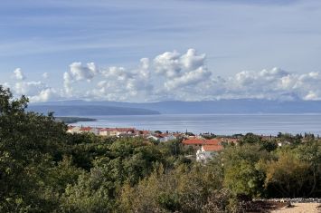 APARTMAN S POGLEDOM NA MORE, NA MIRNOJ LOKACIJI, 1000 M OD CENTRA!