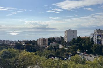 APARTMA Z ODPRTIM POGLEDOM NA MORJE, NA ATRAKTIVNI LOKACIJI!