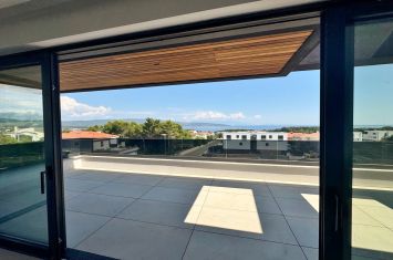EKSKLUZIVAN PENTHOUSE S PANORAMSKIM POGLEDOM NA MORE, NA ATRAKTIVNOJ LOKACIJI, 400 M OD PLAŽE!