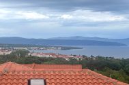 Apartmani - Malinska - OPREMLJENI DVOETAŽNI APARTMAN S POGLEDOM NA MORE!